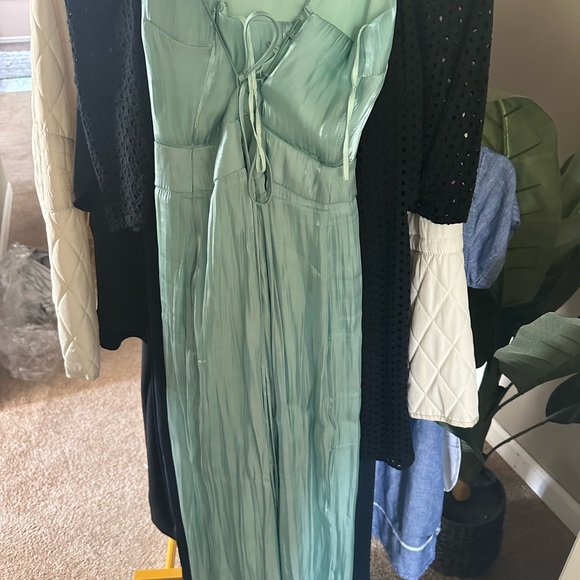 REVOLVE "Line & dot" - Picture 2 of 4